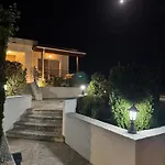 Helios House Βίλα