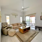 Helios House Βίλα