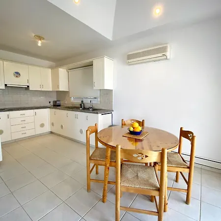 Helios House * Μέσα Χωριό